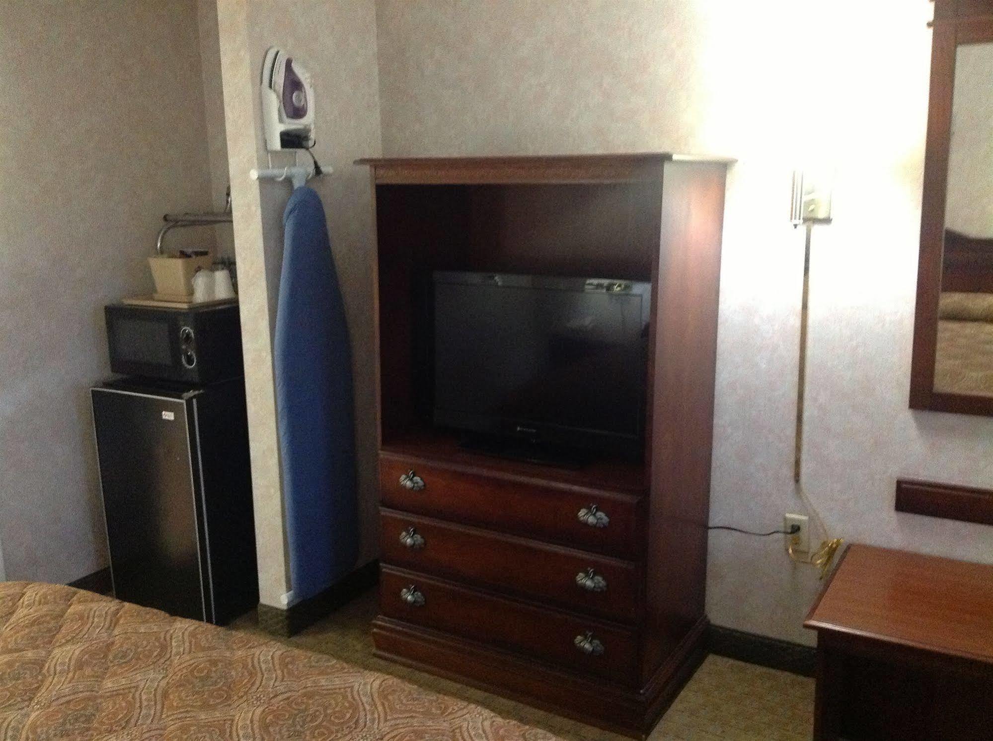 Colonial Inn And Suites - Memphis Southaven Eksteriør bilde