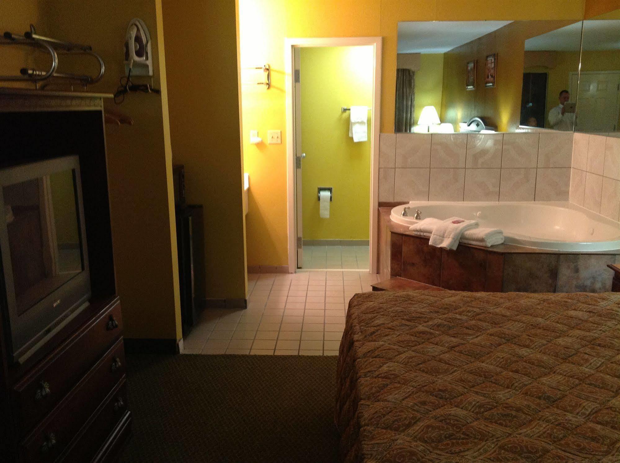 Colonial Inn And Suites - Memphis Southaven Eksteriør bilde